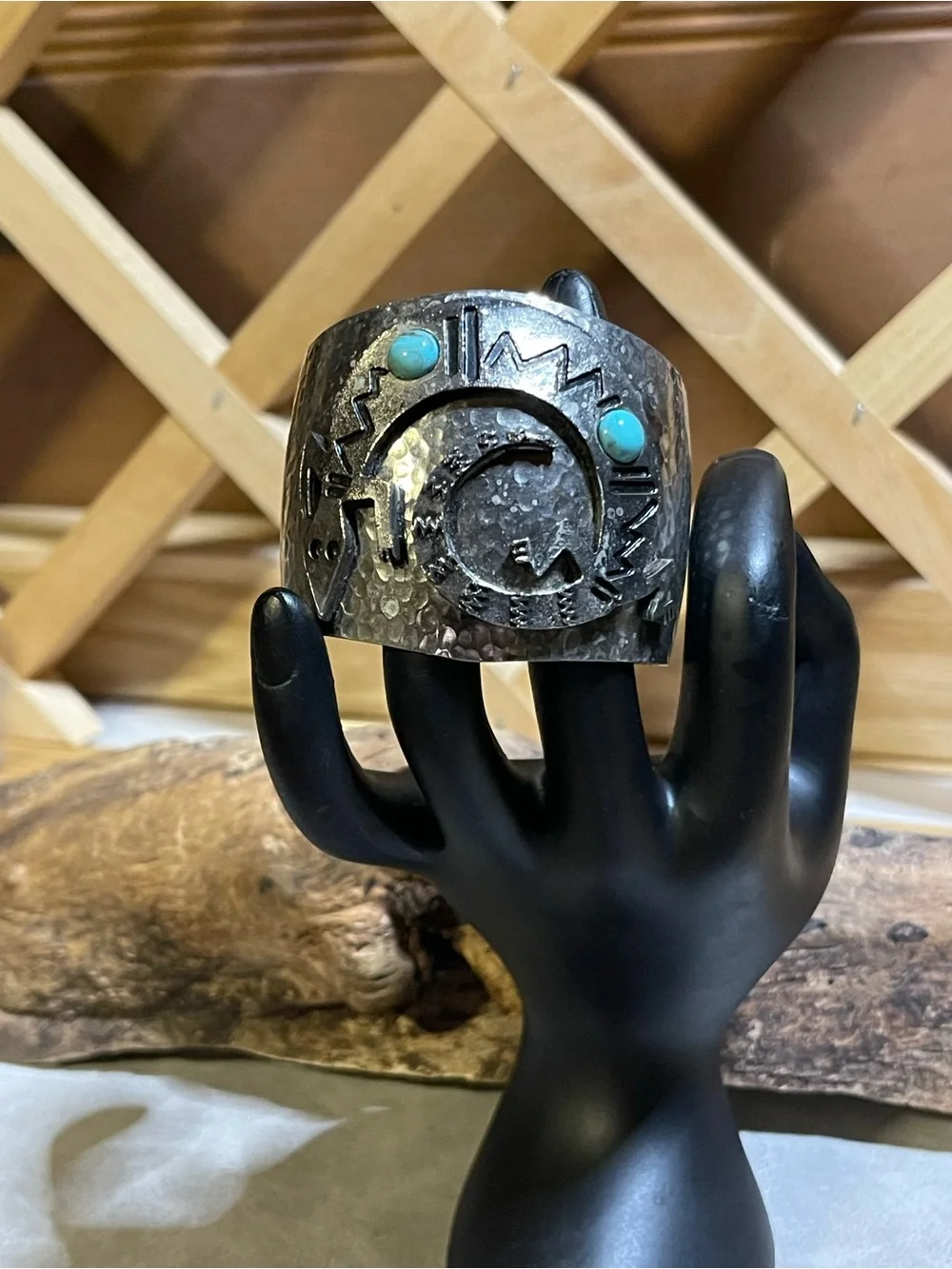 50g Handcrafted Southwest- Style Gecko Motif Wide Cuff Bracelet